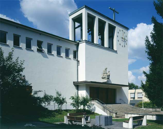 Umbau und Innensanierung Kirche St. Theresia, Zürich - Friesenberg ZH