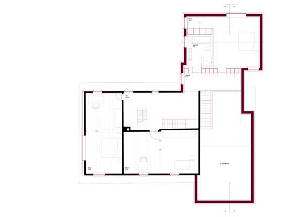 **Situation und Obergeschossplan Taunerhaus Hörhausen** Der grosszügige Vorraum vor den Kinderzimmern des Altbaus wird mit der Galerie vor dem dritten Kinderzimmer und dem Bad im Neubau verbunden. Vom Galerieraum für einen einläufige Treppe hinunter in den Wohnteil. Der Vorraum im Altbau ist über eine steile Treppe direkt mit dem Entrée verbunden. Es führt aber auch eine freistehende Treppe vom Vorraum in den Dachraum des Altbaus.