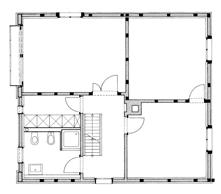 **Taunerhaus Kaltenbach, Ansicht West, Gartenseite **  Auch das Obergeschoss teilt sich in vier Quatranten, wobei in einem Quadrat die Treppe liegt. Demzufolge ist eine Kammer, die eigentliche Schlafkammer, nur über das erste Zimmer als sogennantes gefangenes Zimmer zu erreichen. Über den ursprünglichen Stallungen des Erdgeschosses wurde das zweite Bad und ein Schrankraum eingebaut. Die nördliche Kammer im vierten Quadrant öffnet sich über die selbe Öffnung des Erdgeschosses in den Gartenraum, die nahe Hügellandschaft und das breite Reihntal. Die Fernsicht in das ferne Gebirge des Randen ist noch ausgeprägter aus diesem Geschoss.