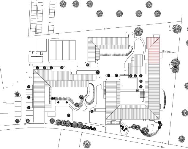 **Bildungsstätte Sommeri, Sommeri Thurgau**  Der neue Anbau verlängert den bestehenden Bau schliesst den Hof mit dem bestehenden Bau für das Therapiebad zu einer neuen Grossform. Die vormals am Rande stehende Kapelle wird damit zum Mittelpunkt der Gesamtanlage.